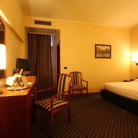 Hotel Garden Терни Екстериор снимка
