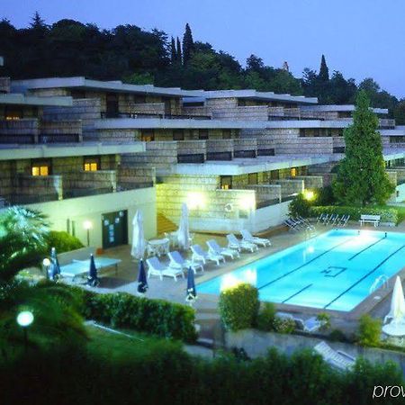 Hotel Garden Терни Екстериор снимка