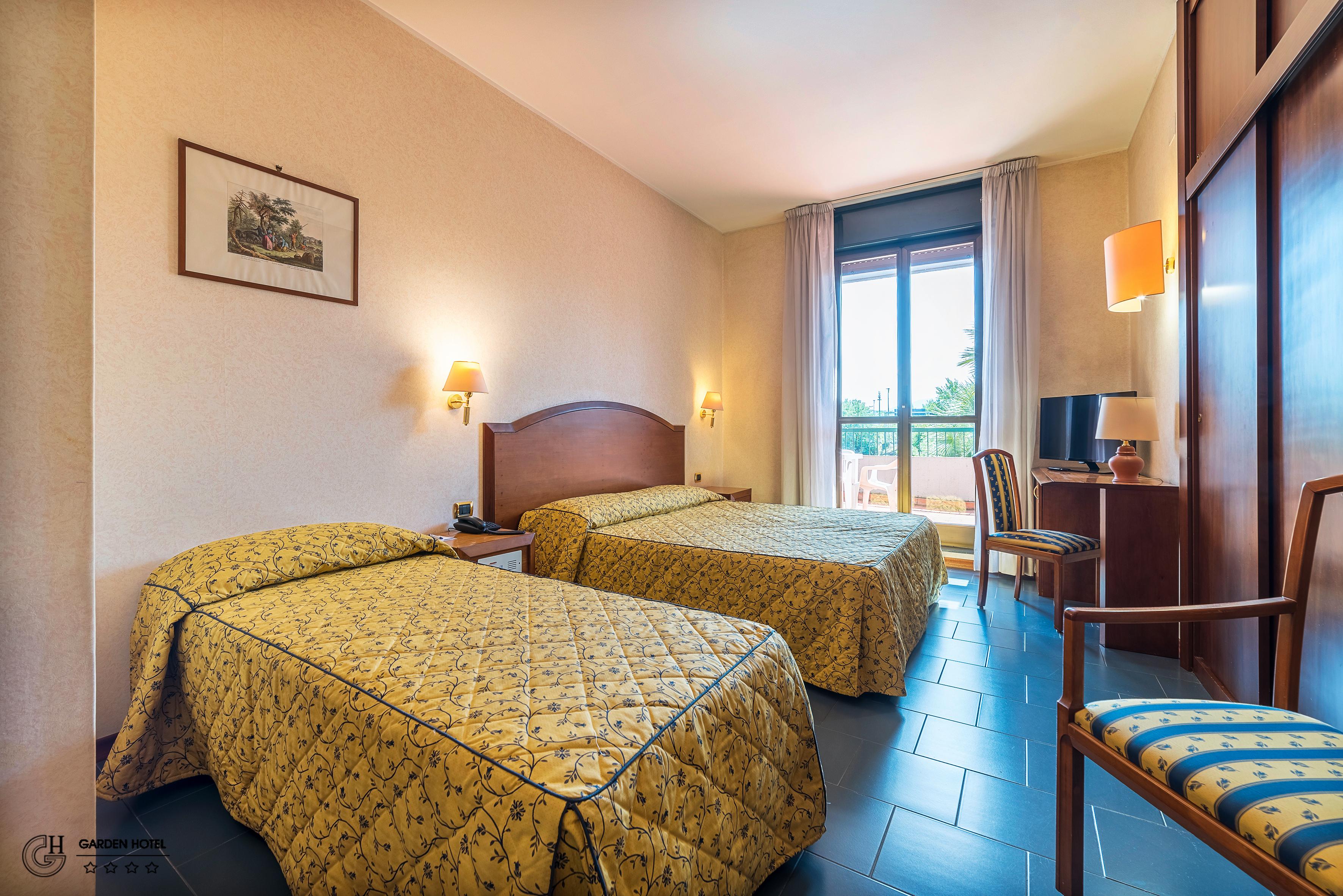Hotel Garden Терни Екстериор снимка