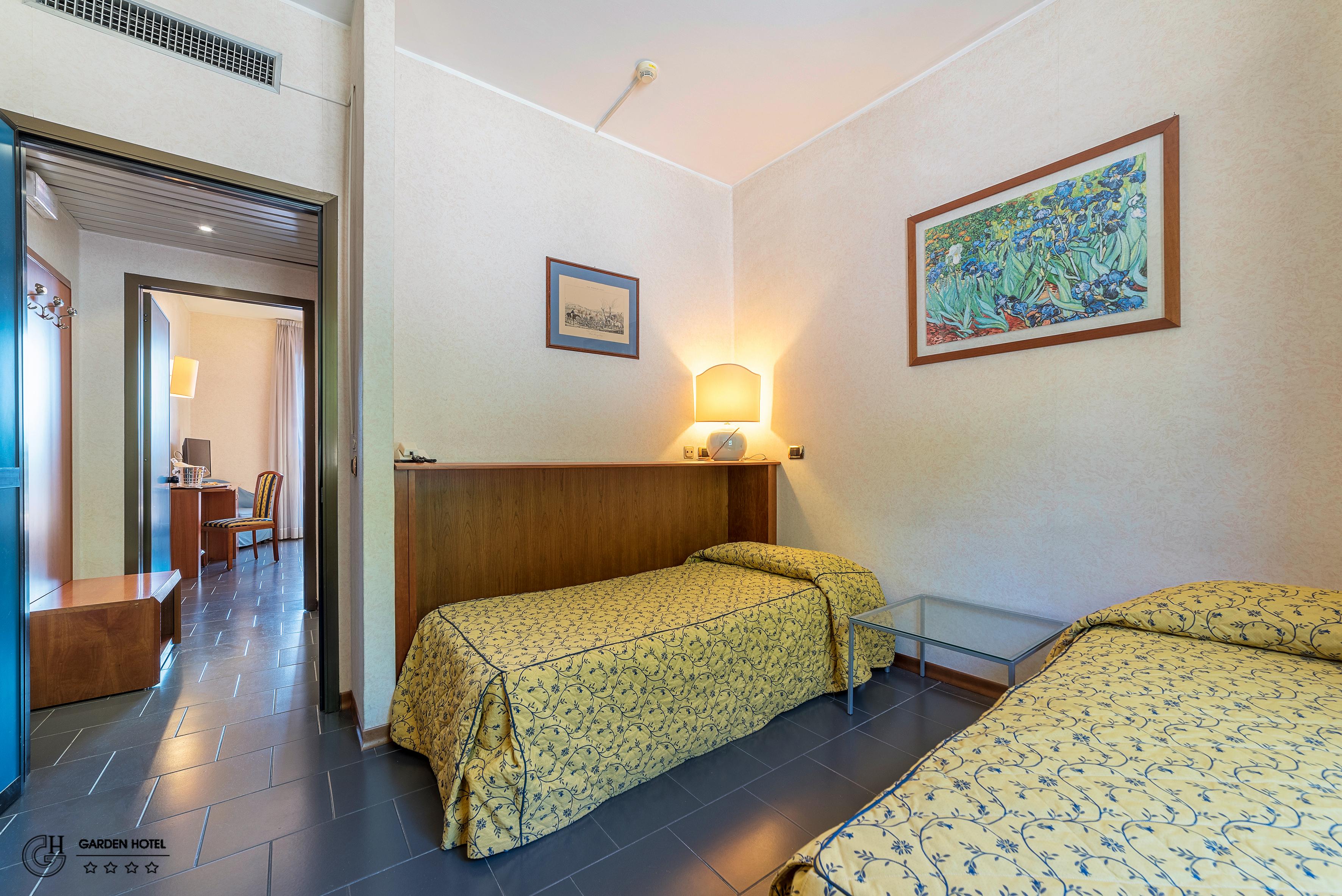 Hotel Garden Терни Екстериор снимка