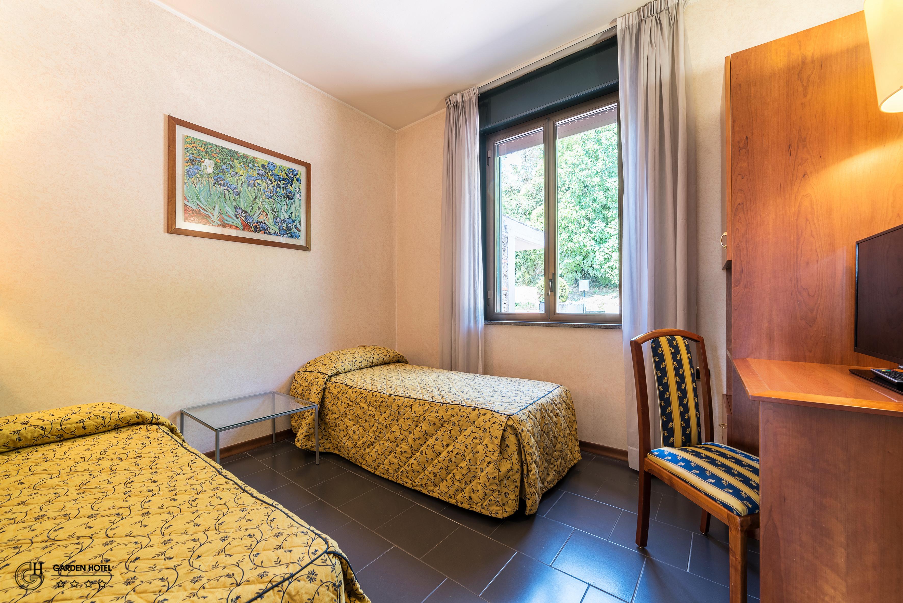 Hotel Garden Терни Екстериор снимка