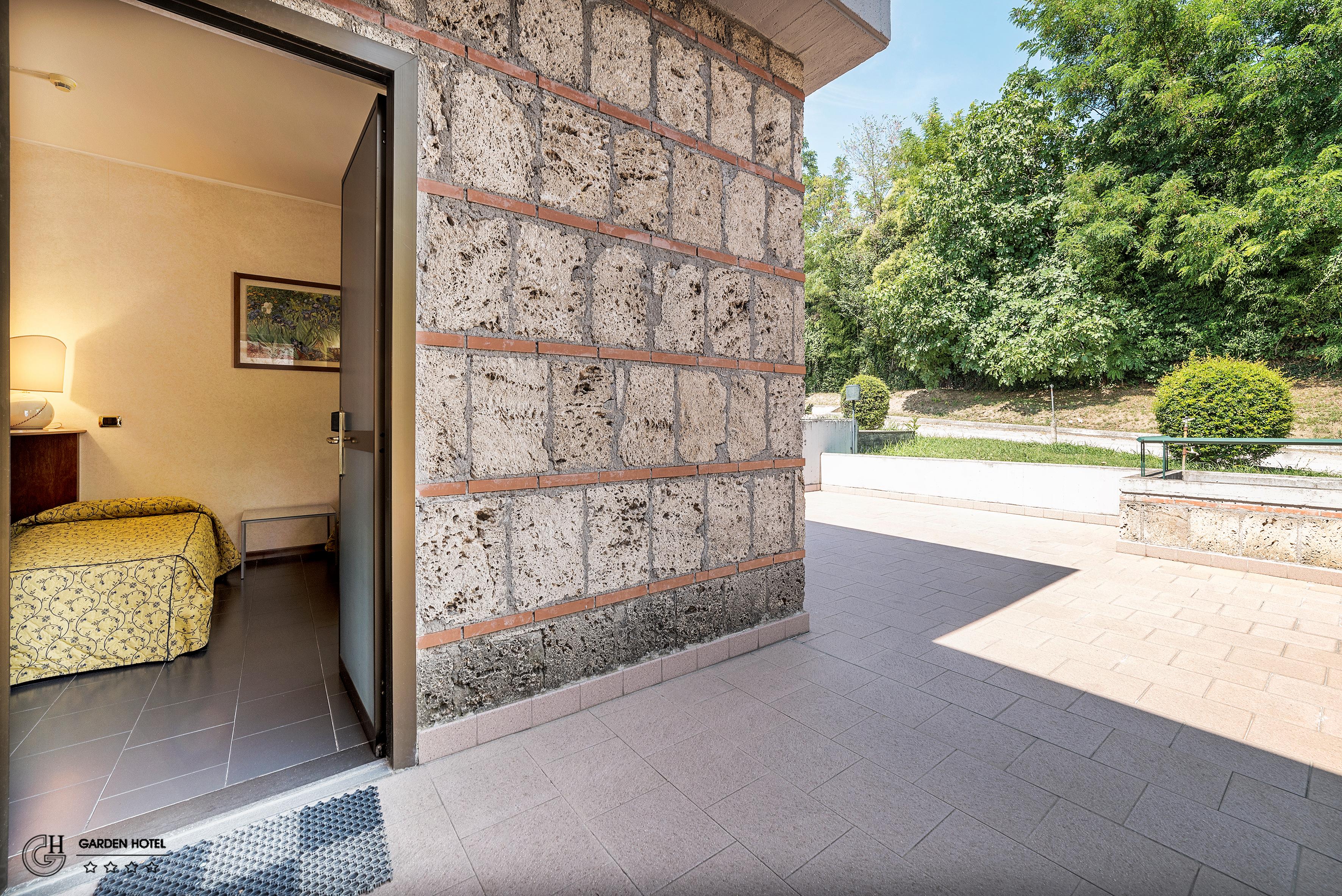 Hotel Garden Терни Екстериор снимка