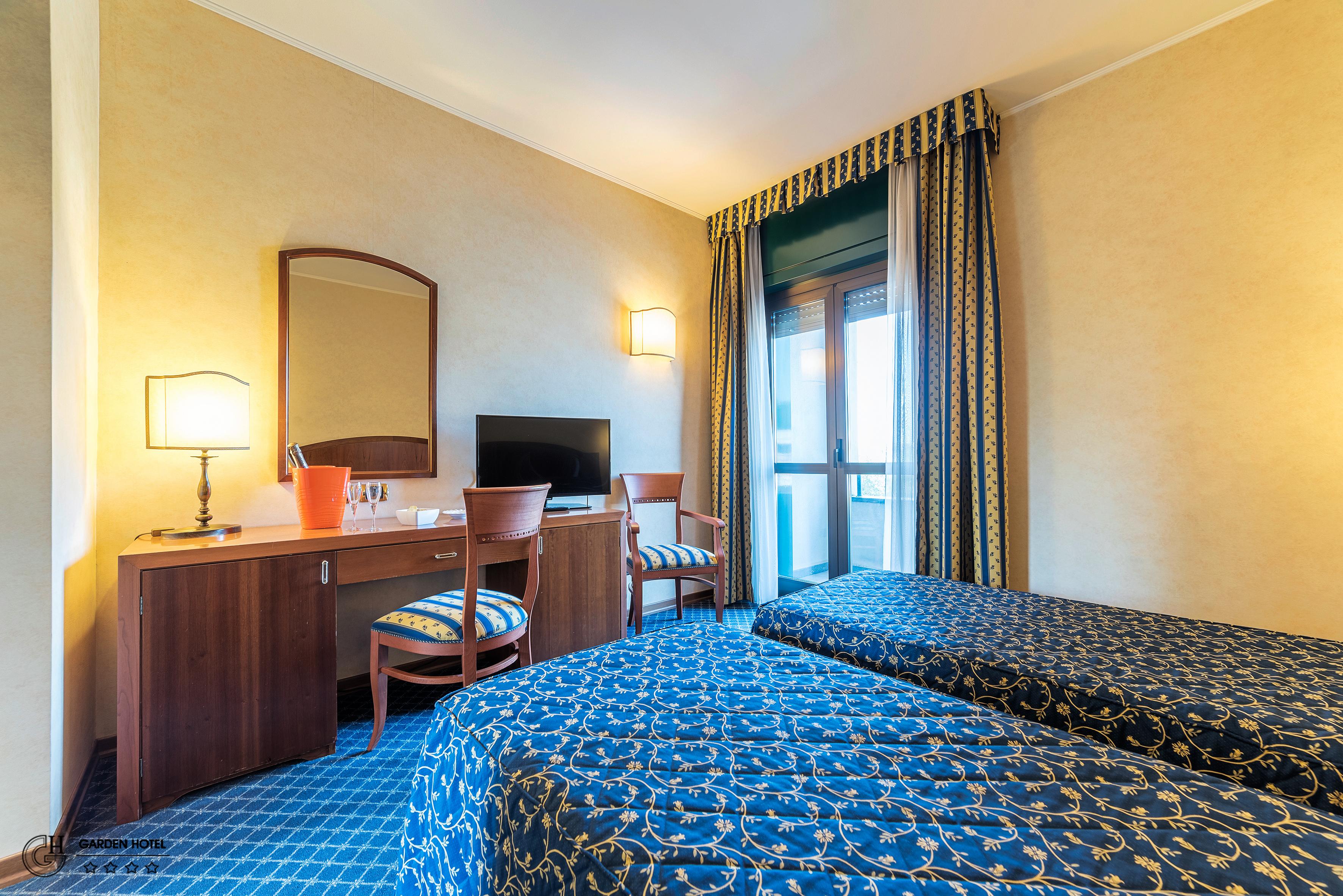 Hotel Garden Терни Екстериор снимка