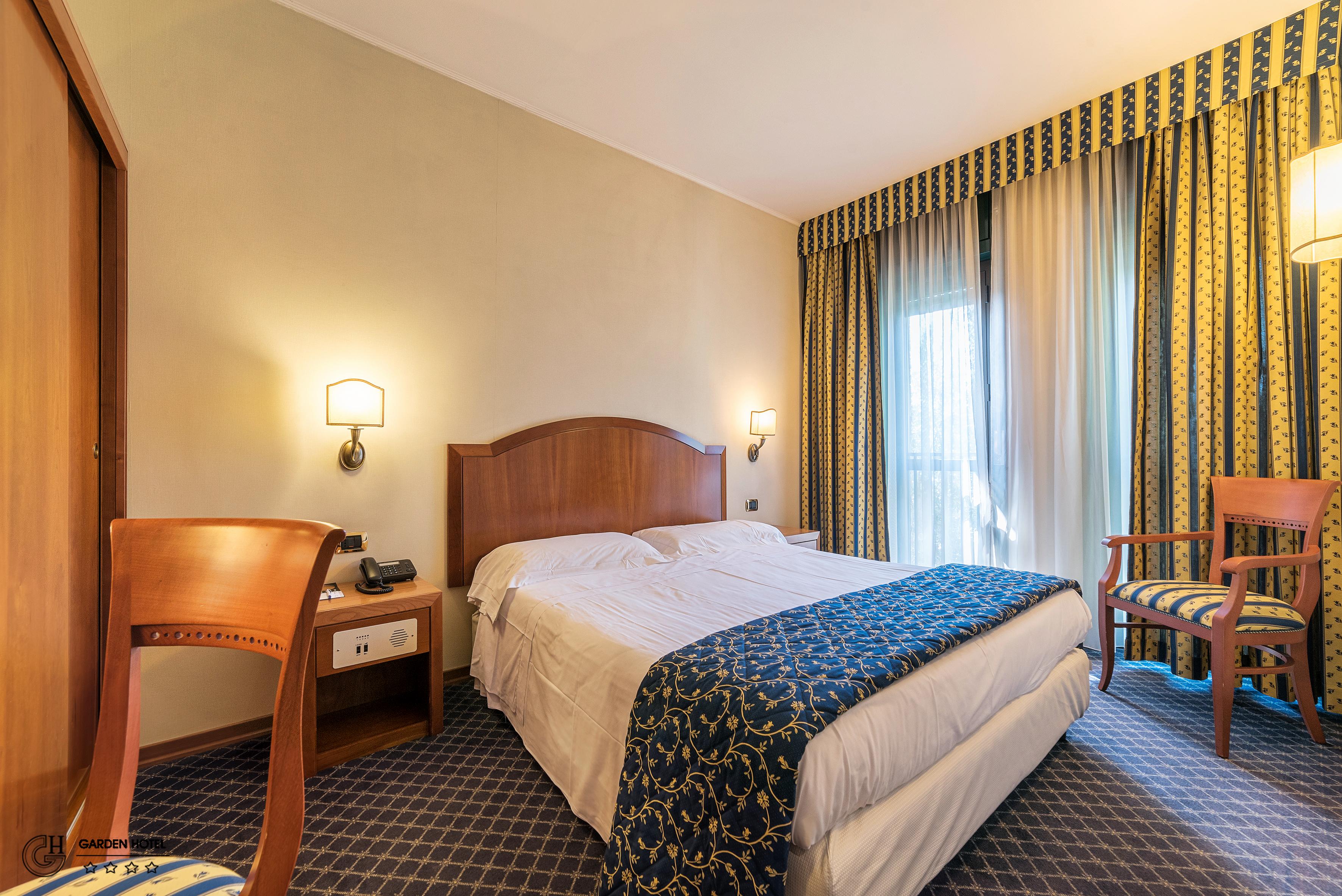Hotel Garden Терни Екстериор снимка