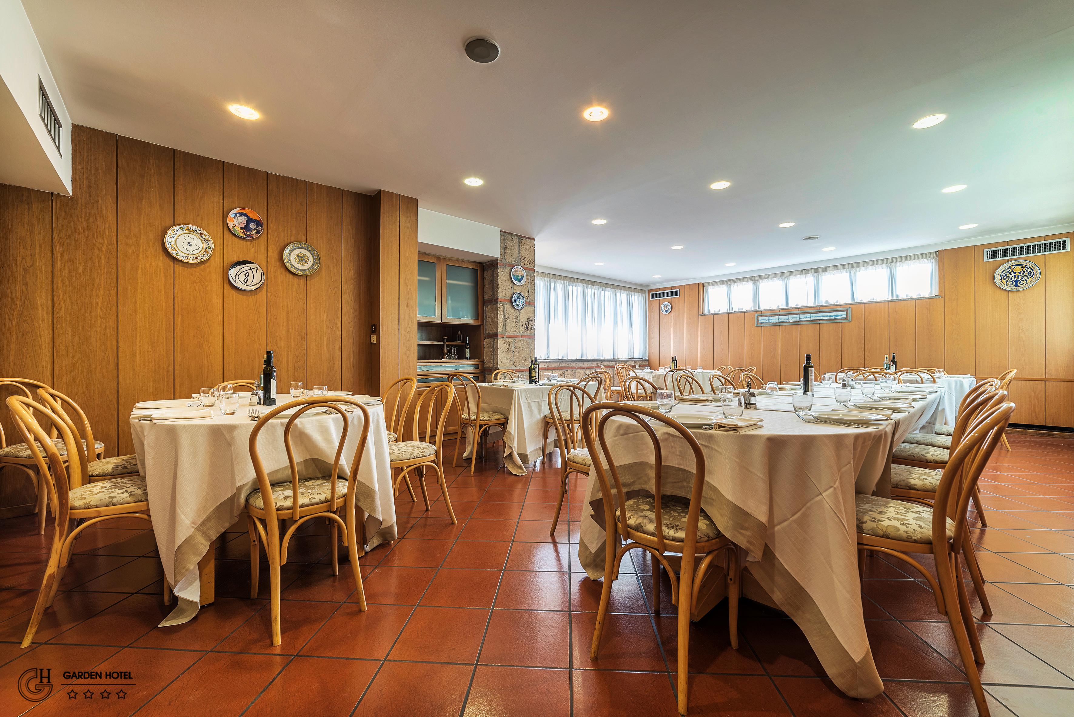 Hotel Garden Терни Екстериор снимка