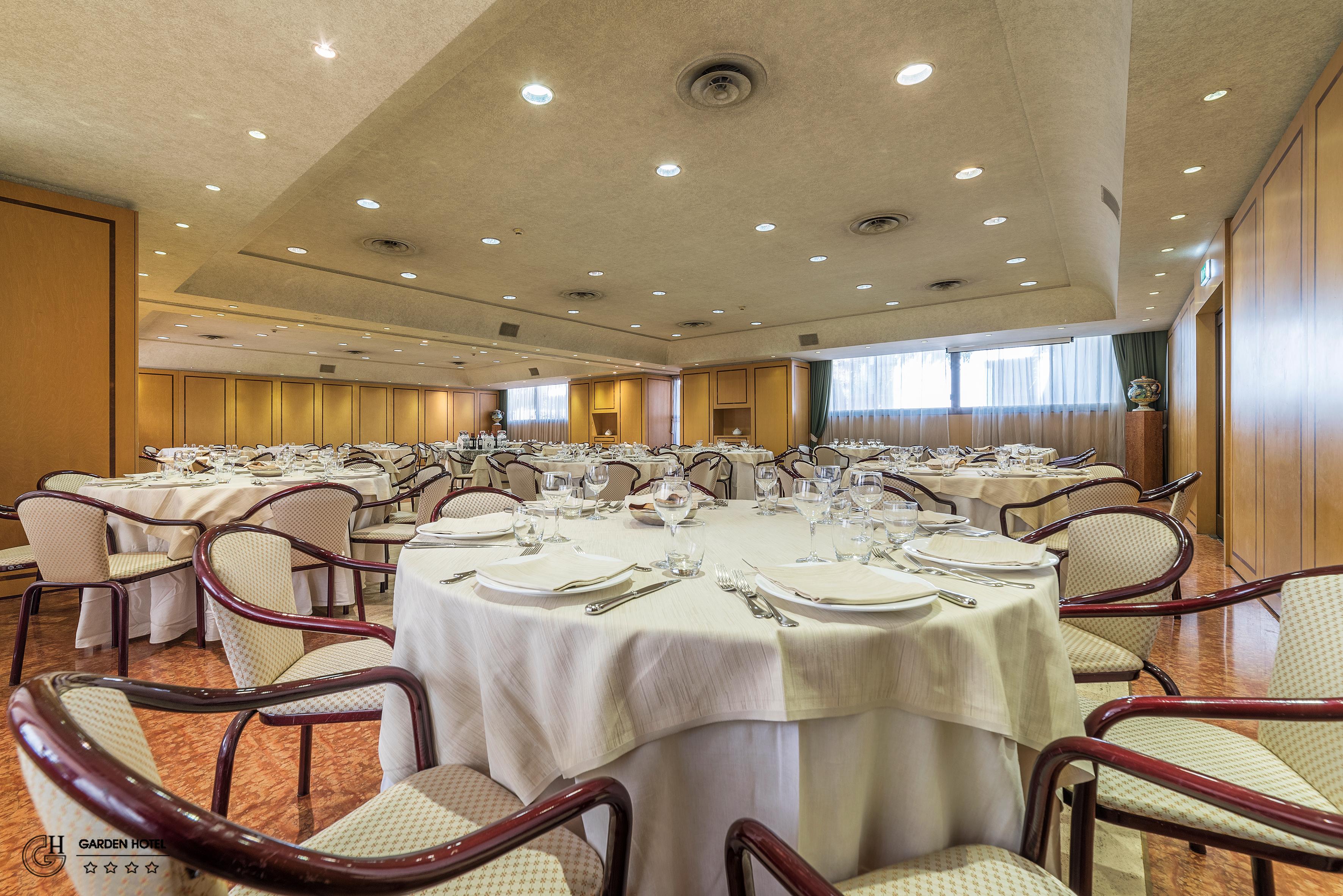 Hotel Garden Терни Екстериор снимка