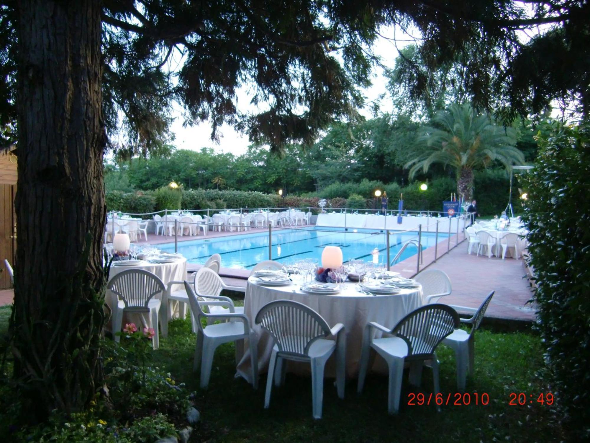 Hotel Garden Терни Екстериор снимка
