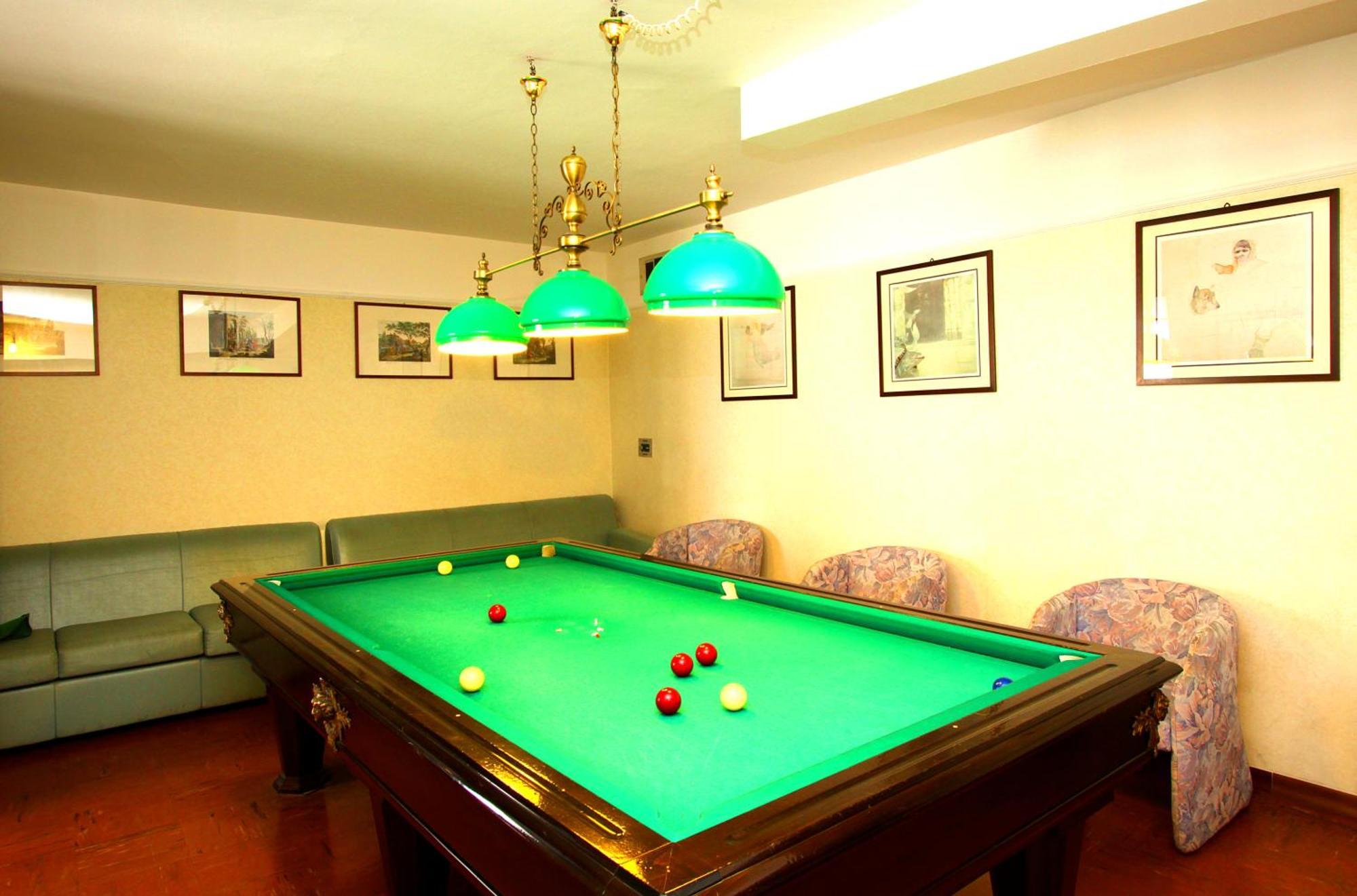 Hotel Garden Терни Екстериор снимка