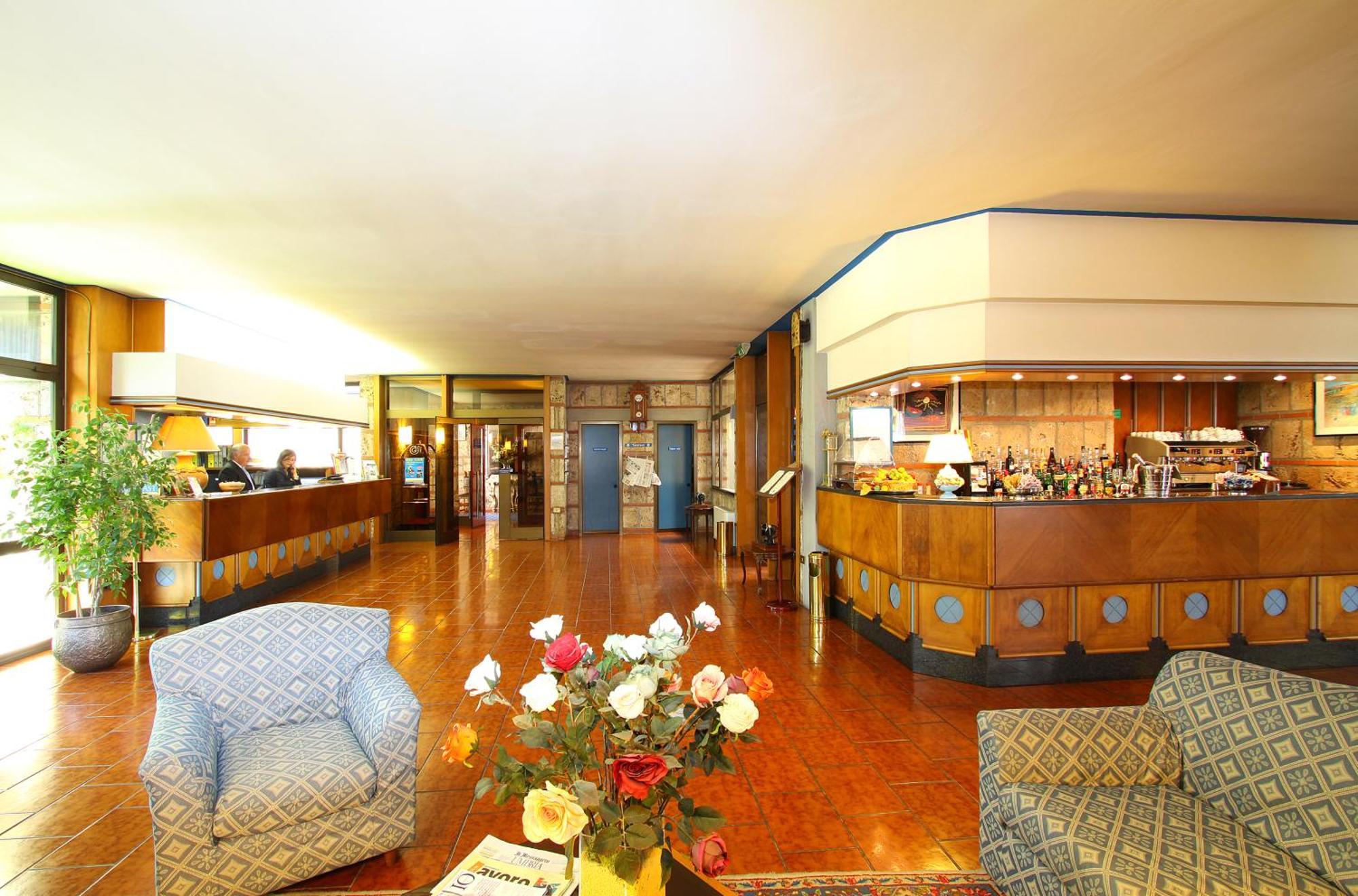 Hotel Garden Терни Екстериор снимка