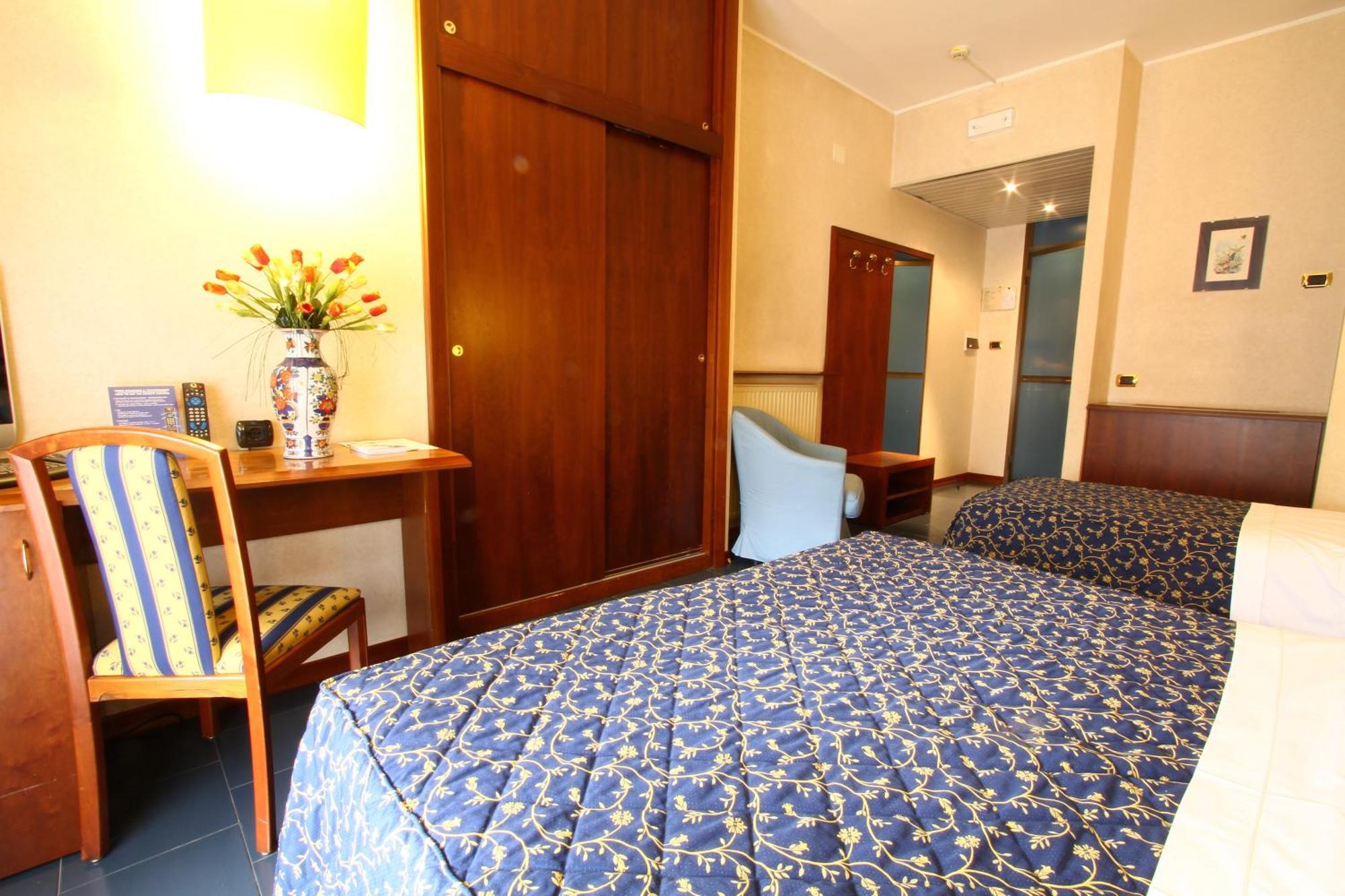 Hotel Garden Терни Екстериор снимка